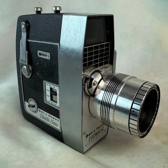 Vintage Bell & Howell Director Series Zoomatic Magazine 8MM Movie Film Camera - Picture 1 of 6